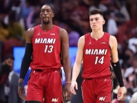 Shams：暂时没听说NBA对阿德巴约打希罗一事开启调查