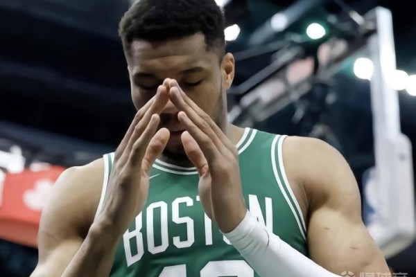 ESPN记者：凯尔特人已经就字母哥的交易向雄鹿正式报价