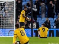 仅积3分&amp;一胜难求，狼队创英超历史半程最低分纪录