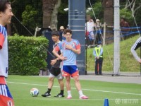 日本国脚铃木唯人：虽然骨折了但我还能踢；我非常期待世界杯