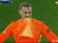 致敬热刺？切尔西欧冠上二门，结果因门将俩失误同样2-5惨败