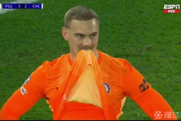致敬热刺？切尔西欧冠上二门，结果因门将俩失误同样2-5惨败