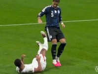 半场战报：英格兰0-0阿根廷，双方0射正，两队多次激烈对抗