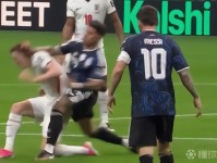 半场战报：英格兰0-0阿根廷，双方0射正，两队多次激烈对抗