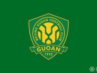 两个边后卫年纪差一倍还多，37岁王刚与18岁邓捷夫同场首发