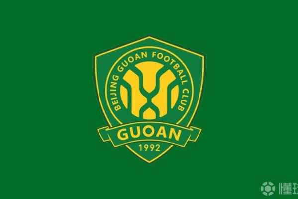 两个边后卫年纪差一倍还多，37岁王刚与18岁邓捷夫同场首发