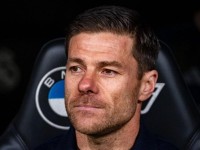 据西班牙六台节目主持人Josep Pedrerol的最新报道，在阿隆索得知自己下课后，一开始是惊讶，然后表示自己如释重负。