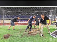 浙媒：保障国足比赛，金华市体育中心仅用96小时修复草皮