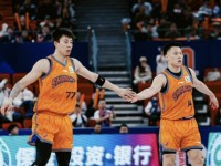媒体人：上海今夏10人合同到期，剩余两个顶薪或给张镇麟和李弘权