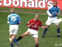 不友好，赢下德比后曼联球迷高歌“哈兰德，你爸还好吗？”