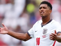 贝林厄姆赛后掌掴对手，半决赛失利后情绪失控