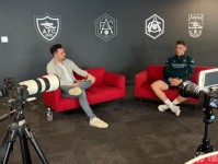 哲凯：阿尔特塔每天都在努力提升我们，我每天都能学到很多