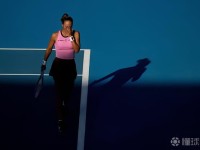 直落两盘，郑钦文击败米西奇晋级WTA250雅典站八强