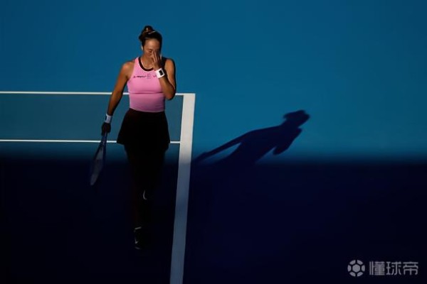 直落两盘，郑钦文击败米西奇晋级WTA250雅典站八强