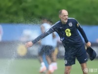 天空：英格兰赛程十分紧张，今夏有意转会球员几乎没时间签约