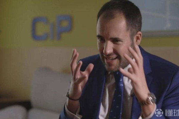 西裁委主席：西班牙裁判很保护球员；球员不应该假摔骗裁判