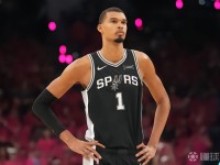 Shams：文班G5赛后未接受采访，遭到NBA官方警告