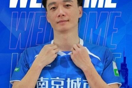官方：杨贺以球员兼一线队助教身份加盟南京城市