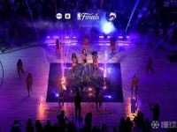 超级碗级别，知名歌手Cardi B在尼克斯主场进行半场表演
