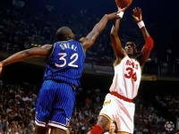 NBA总决赛历史先输掉两个主场共出现两次，全部无缘冠军