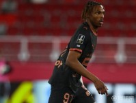 德天空：曼联过去几小时曾尝试截胡杰里米-雅凯，但没能成功