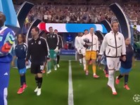 半场战报：英格兰0-0阿根廷，双方0射正，两队多次激烈对抗