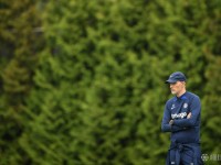 蓝军的教练“斩杀线”上，罗塞尼尔能存活多久？